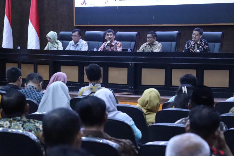 Rapat Optimalisasi peran dan tugas Satgas MBG yang digelar di Aula KH. Noer Ali, Gedung Bupati Bekasi, Kamis (7/5/2026). 