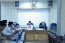 Sekda Kabupaten Bekasi Endin Samsudin saat membuka Sosialisasi Data Penduduk Desa dan Pemutakhiran Data Desa sebagai bagian dari persiapan pelaksanaan Pilkades Digital 2026 di Kabupaten Bekasi, Jumat (29/5/2026).