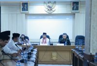 Sekda Kabupaten Bekasi Endin Samsudin saat membuka Sosialisasi Data Penduduk Desa dan Pemutakhiran Data Desa sebagai bagian dari persiapan pelaksanaan Pilkades Digital 2026 di Kabupaten Bekasi, Jumat (29/5/2026).