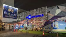 Suasana halaman Kantor TVRI Jakarta yang menjadi lokasi nonton bareng (nobar) resmi Piala Dunia 2026. Antusiasme masyarakat terlihat memadati area nobar untuk menyaksikan pertandingan melalui siaran langsung TVRI.