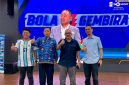 Staf Khusus Menteri Komunikasi dan Digital (Menkomdigi), Arnanto Nurprabowo (kedua kiri), berfoto bersama jajaran TVRI dan narasumber di Media Center Siaran FIFA World Cup 2026 TVRI, Jakarta, Rabu (17/6/2026). Dalam kunjungannya, Arnanto mengapresiasi kualitas siaran Piala Dunia 2026 yang disiarkan gratis melalui TVRI Nasional dan TVRI Sport serta fasilitas Media Center yang mendukung kerja para jurnalis.