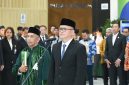 Direktur Utama TVRI, Fiki Satari (kanan), mengikuti prosesi pengambilan sumpah jabatan di Jakarta, Jumat (19/6/2026). TVRI memastikan pengelolaan hak siar FIFA 2026–2027 dilakukan sesuai mekanisme dan peraturan yang berlaku.