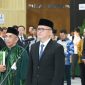Direktur Utama TVRI, Fiki Satari (kanan), mengikuti prosesi pengambilan sumpah jabatan di Jakarta, Jumat (19/6/2026). TVRI memastikan pengelolaan hak siar FIFA 2026–2027 dilakukan sesuai mekanisme dan peraturan yang berlaku.