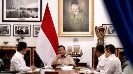 Presiden Prabowo Subianto memastikan cadangan pangan nasional aman hingga 10 bulan ke depan. Pemerintah juga memperkuat infrastruktur pertanian dan menyalurkan bantuan Rp5,5 triliun untuk menghadapi ancaman El Nino Godzilla.