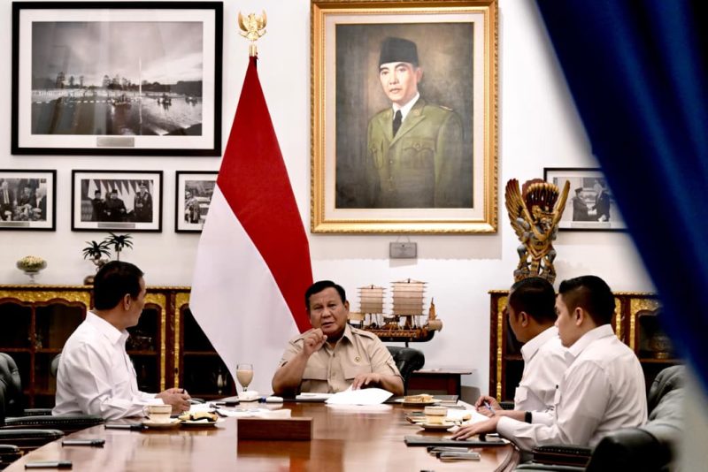 Presiden Prabowo Subianto memastikan cadangan pangan nasional aman hingga 10 bulan ke depan. Pemerintah juga memperkuat infrastruktur pertanian dan menyalurkan bantuan Rp5,5 triliun untuk menghadapi ancaman El Nino Godzilla.