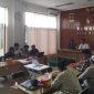 Pengurus Ikatan Alumni BEM Nusantara saat menggelar rapat persiapan pelantikan Pengurus Besar di Kantor Bawaslu Kota Bekasi. Pelantikan dijadwalkan berlangsung pada 18 Juni 2026.