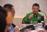 Plh Wali Kota Bekasi Abdul Harris Bobihoe saat menerima kunjungan kerja anggota DPRD Kota Banjarbaru, Kalimantan Selatan, di Pendopo Wali Kota Bekasi, Kamis (4/6/2026). Pertemuan membahas strategi peningkatan Pendapatan Asli Daerah (PAD) melalui sektor pariwisata, pajak daerah, dan retribusi daerah. 