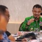 Plh Wali Kota Bekasi Abdul Harris Bobihoe saat menerima kunjungan kerja anggota DPRD Kota Banjarbaru, Kalimantan Selatan, di Pendopo Wali Kota Bekasi, Kamis (4/6/2026). Pertemuan membahas strategi peningkatan Pendapatan Asli Daerah (PAD) melalui sektor pariwisata, pajak daerah, dan retribusi daerah. 