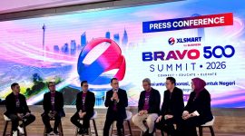 Direktur & Chief Enterprise Business Officer XLSMART, Andrijanto Muljono, memperkenalkan ESTA Prime dalam BRAVO 500 Summit 2026. Platform enterprise terbaru ini dirancang untuk membantu sektor bisnis dan publik mempercepat transformasi digital melalui integrasi AI, cloud, data platform, cybersecurity, dan Industrial IoT.