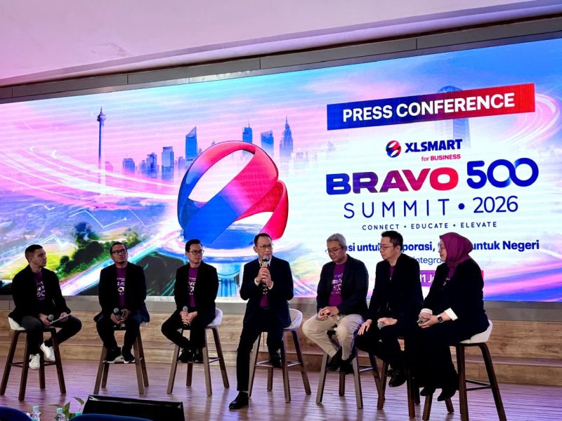 Direktur & Chief Enterprise Business Officer XLSMART, Andrijanto Muljono, memperkenalkan ESTA Prime dalam BRAVO 500 Summit 2026. Platform enterprise terbaru ini dirancang untuk membantu sektor bisnis dan publik mempercepat transformasi digital melalui integrasi AI, cloud, data platform, cybersecurity, dan Industrial IoT.