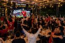 Ratusan penggemar sepak bola memadati area nobar 