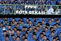 Ribuan Pegawai Pemerintah dengan Perjanjian Kerja (PPPK) Kota Bekasi mengenakan seragam Korpri berwarna biru mengikuti kegiatan bersama di stadion, Rabu (10/6/2026). Kegiatan ini mencerminkan semangat kebersamaan sekaligus komitmen aparatur dalam mendukung pelayanan publik di Kota Bekasi.