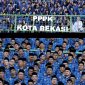 Ribuan Pegawai Pemerintah dengan Perjanjian Kerja (PPPK) Kota Bekasi mengenakan seragam Korpri berwarna biru mengikuti kegiatan bersama di stadion, Rabu (10/6/2026). Kegiatan ini mencerminkan semangat kebersamaan sekaligus komitmen aparatur dalam mendukung pelayanan publik di Kota Bekasi.