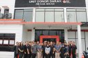 Jajaran manajemen dan karyawan Zuri Express Lippo Cikarang berfoto bersama usai mengikuti kegiatan donor darah di Unit Donor Darah PMI Kabupaten Bekasi, dalam rangka memperingati Hari Donor Darah Sedunia, Juni 2026.