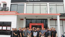 Jajaran manajemen dan karyawan Zuri Express Lippo Cikarang berfoto bersama usai mengikuti kegiatan donor darah di Unit Donor Darah PMI Kabupaten Bekasi, dalam rangka memperingati Hari Donor Darah Sedunia, Juni 2026.