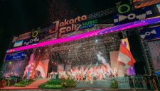 Atraksi kembang api menghiasi langit Kemayoran saat opening ceremony Jakarta Fair Kemayoran 2026 yang berlangsung meriah, Kamis (11/6).