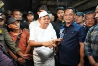 Plt. Bupati Bekasi bersama Gubernur Jawa Barat meninjau langsung kondisi Pasar Baru Cikarang, Cikarang Utara, Sabtu (13/6/2026). Peninjauan ini dilakukan untuk memastikan kesiapan penataan area pasar, termasuk relokasi pedagang dan perbaikan infrastruktur guna mengatasi pasar tumpah serta kemacetan di sekitar lokasi.