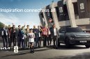 Kampanye “Inspiration Connects Us All” dari Kia Corporation meramaikan FIFA World Cup 2026, menampilkan kebersamaan para penggemar dan ikon sepak bola di depan stadion, dengan lini kendaraan listrik Kia sebagai simbol mobilitas masa depan.