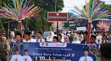 Malam 1 Muharram di Bekasi Pecah! 5.000 Warga Ikut Pawai, Tri Adhianto Soroti Kebersamaan