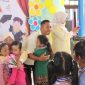 Tangis haru pecah saat guru TK Mafaza memeluk para siswa dalam acara pelepasan dan pentas seni Tahun Pelajaran 2025–2026 di Cibitung, Senin (15/6/2026). Momen perpisahan penuh emosional ini menjadi tanda berakhirnya masa belajar anak-anak sebelum memasuki bangku Sekolah Dasar (SD).