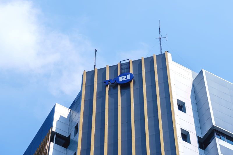 Gedung Kantor Pusat TVRI di Jakarta. TVRI memperluas jangkauan siaran Piala Dunia FIFA 2026 melalui kerja sama strategis dengan Transvision, K-Vision, dan Indovision guna menghadirkan seluruh pertandingan hingga ke wilayah 3T dan daerah dengan keterbatasan akses siaran.