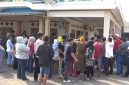 Warga Desa Cipayung mendatangi kediaman H. Ajan untuk menyatakan dukungan agar kembali maju pada Pilkades Cipayung 2026–2034, Kamis (18/6/2026).
