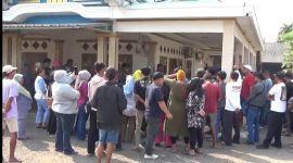 Warga Desa Cipayung mendatangi kediaman H. Ajan untuk menyatakan dukungan agar kembali maju pada Pilkades Cipayung 2026–2034, Kamis (18/6/2026).