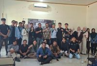 Peserta dan panitia kegiatan Mapaba (Masa Perkenalan Anggota Baru) berfoto bersama usai pembukaan acara yang digelar di Kabupaten Bekasi. Kegiatan ini menjadi ajang kaderisasi dan penguatan nilai-nilai keislaman, keindonesiaan, serta kepemimpinan bagi anggota baru HMI.