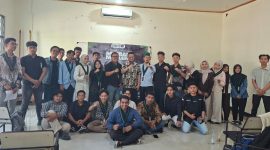 Peserta dan panitia kegiatan Mapaba (Masa Perkenalan Anggota Baru) berfoto bersama usai pembukaan acara yang digelar di Kabupaten Bekasi. Kegiatan ini menjadi ajang kaderisasi dan penguatan nilai-nilai keislaman, keindonesiaan, serta kepemimpinan bagi anggota baru HMI.