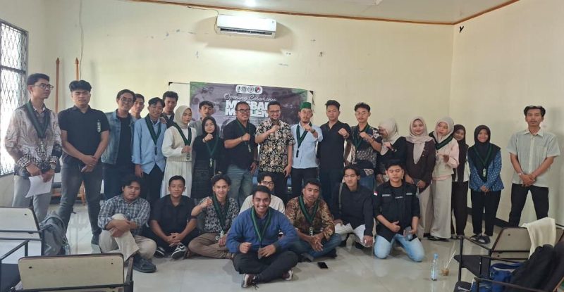 Peserta dan panitia kegiatan Mapaba (Masa Perkenalan Anggota Baru) berfoto bersama usai pembukaan acara yang digelar di Kabupaten Bekasi. Kegiatan ini menjadi ajang kaderisasi dan penguatan nilai-nilai keislaman, keindonesiaan, serta kepemimpinan bagi anggota baru HMI.