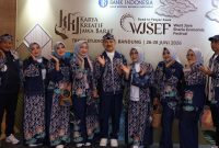Wakil Wali Kota Bekasi Abdul Harris Bobihoe bersama Sekretaris TP PKK Kota Bekasi Wuri Handayani menghadiri ajang Sunda Karsa Fest 2026 di Bandung. Pada kesempatan tersebut, Kota Bekasi berhasil meraih Predikat Fashion Terkini dalam Anugerah Fashion Show PKJB 2026 tingkat Jawa Barat.