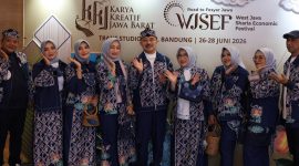 Wakil Wali Kota Bekasi Abdul Harris Bobihoe bersama Sekretaris TP PKK Kota Bekasi Wuri Handayani menghadiri ajang Sunda Karsa Fest 2026 di Bandung. Pada kesempatan tersebut, Kota Bekasi berhasil meraih Predikat Fashion Terkini dalam Anugerah Fashion Show PKJB 2026 tingkat Jawa Barat.