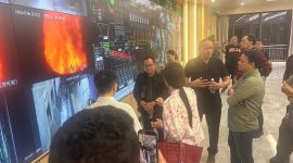 Ketua DPRD Kota Bekasi, Sardi Efendi, bersama rombongan meninjau ruang kendali (control room) fasilitas pengolahan sampah menjadi energi listrik (PSEL) milik Wangneng Environment di China. Kunjungan ini dilakukan untuk mempelajari teknologi waste-to-energy yang akan diterapkan pada proyek PSEL Bantargebang, Kota Bekasi.