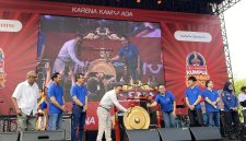 Keterangan Foto : Manajemen Daihatsu & Perwakilan Pemerintah Kota Depok Membuka Acara Daihatsu Kumpul Sahabat Depok