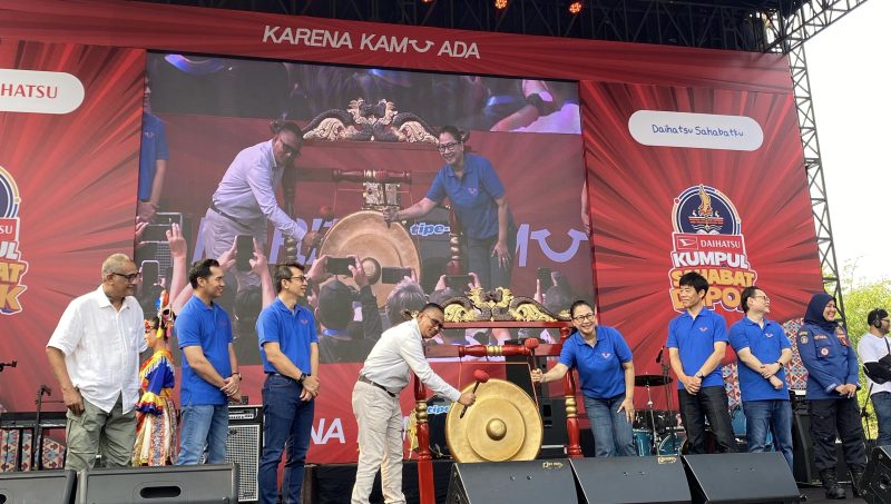 Keterangan Foto : Manajemen Daihatsu & Perwakilan Pemerintah Kota Depok Membuka Acara Daihatsu Kumpul Sahabat Depok