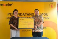 Perwakilan Maxim Indonesia dan Yayasan Cheshire Indonesia menandatangani nota kesepahaman terkait program pemberdayaan penyandang disabilitas. Kerja sama ini mencakup bantuan transportasi, program mitra pengemudi bebas komisi, serta perlindungan BPJS Ketenagakerjaan bagi penyandang disabilitas.