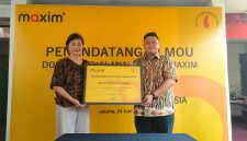 Perwakilan Maxim Indonesia dan Yayasan Cheshire Indonesia menandatangani nota kesepahaman terkait program pemberdayaan penyandang disabilitas. Kerja sama ini mencakup bantuan transportasi, program mitra pengemudi bebas komisi, serta perlindungan BPJS Ketenagakerjaan bagi penyandang disabilitas.
