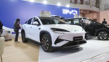 Berbagai merek mobil listrik menawarkan promo spesial di Jakarta Fair Kemayoran 2026. Mulai dari diskon ratusan juta, cicilan 0 persen, gratis asuransi, hingga bonus pembelian dari Hyundai, Wuling, BYD, Chery, Geely, DFSK, dan Polytron.