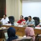 Plt Bupati Bekasi dr. Asep Surya Atmaja saat memimpin rapat penertiban pajak air tanah bersama perangkat daerah dan unsur pentahelix di Gedung Bupati Bekasi, Jumat (29/5/2026), sebagai langkah mengoptimalkan PAD Kabupaten Bekasi.