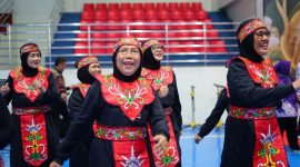 Sejumlah peserta lansia tampil penuh semangat dan percaya diri saat mengikuti Lomba Kreasi Lansia yang digelar Pemerintah Kota Bekasi melalui DPPKB, Kamis (18/6/2026). Kegiatan yang diikuti 900 lansia dari 21 Sekolah Lansia se-Kota Bekasi ini menjadi ajang menunjukkan kreativitas, mempererat silaturahmi, serta membuktikan bahwa usia senja bukan halangan untuk tetap aktif, sehat, dan produktif.