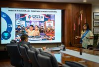 Peserta memaparkan gagasan inovasi Olimpiade Vokasi Nasional dalam ajang Kompetisi Gagasan Setkab Gengs di hadapan Sekretaris Kabinet Teddy Indra Wijaya.