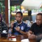 PERKUAT KEBERSAMAAN: Plt Bupati Bekasi Asep Surya Atmaja menghadiri nonton bareng Piala Dunia 2026 bersama Forkopimda, mahasiswa, organisasi kepemudaan, buruh, komunitas ojek online, dan tokoh masyarakat di Joglo Bali Terrace Cafe, Lippo Cikarang, Sabtu (21/6/2026). Kegiatan tersebut menjadi ajang mempererat sinergi dan kolaborasi dalam mendukung pembangunan Kabupaten Bekasi.