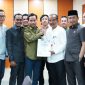 Ketua Bapemperda DPRD Kabupaten Bekasi, Ombi Hari Wibowo, mengatakan keputusan tersebut merupakan hasil dari serangkaian rapat kerja yang dilakukan untuk menelaah berbagai usulan Program Pembentukan Peraturan Daerah (Propemperda) tahun 2026.