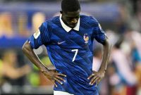 Ousmane Dembele tampak tertunduk usai Prancis kalah 0-2 dari Spanyol pada laga semifinal Piala Dunia 2026 di AT&T Stadium, Dallas, Selasa (14/7/2026). Kekalahan tersebut mengakhiri langkah Les Bleus sekaligus memastikan Spanyol melaju ke partai final.