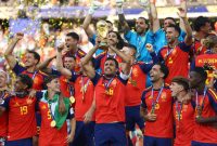 Timnas Spanyol merayakan keberhasilan menjuarai Piala Dunia 2026 usai mengalahkan Argentina 1-0 melalui gol Ferran Torres pada babak tambahan waktu di final yang berlangsung di MetLife Stadium, New Jersey, Amerika Serikat, Minggu (19/7/2026).
