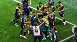 Para pemain Argentina merayakan gol kemenangan Lautaro Martinez pada masa injury time yang memastikan kemenangan dramatis 2-1 atas Inggris di semifinal Piala Dunia 2026. Albiceleste melaju ke final dan akan menghadapi Spanyol.