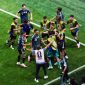 Para pemain Argentina merayakan gol kemenangan Lautaro Martinez pada masa injury time yang memastikan kemenangan dramatis 2-1 atas Inggris di semifinal Piala Dunia 2026. Albiceleste melaju ke final dan akan menghadapi Spanyol.