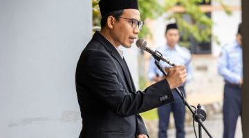 AEZ, mantan Direktur Usaha Perumda Tirta Bhagasasi, kini menjadi tersangka dalam kasus dugaan korupsi pemasangan sambungan air yang merugikan keuangan negara sekitar Rp4,5 miliar.