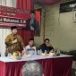 Anggota DPRD Kota Bekasi, Gilang Esa Mohamad, menyerap aspirasi warga saat kegiatan reses di RW 006A, Kelurahan Jakasampurna, Kecamatan Bekasi Barat, Selasa (7/7/2026). Dalam pertemuan tersebut, warga mengusulkan pembangunan puskesmas, penanganan banjir, serta penambahan penerangan jalan umum (PJU) sebagai kebutuhan prioritas di wilayah mereka.