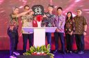 PT Hino Motors Sales Indonesia (HMSI) bersama PT Indomobil Prima Niaga (IPN) meresmikan dealer 3S Hino Banyuwangi di Jalan Raya Jember KM 7, Banyuwangi, Jawa Timur, untuk memperkuat layanan penjualan, servis, dan suku cadang bagi pelanggan kendaraan niaga.
